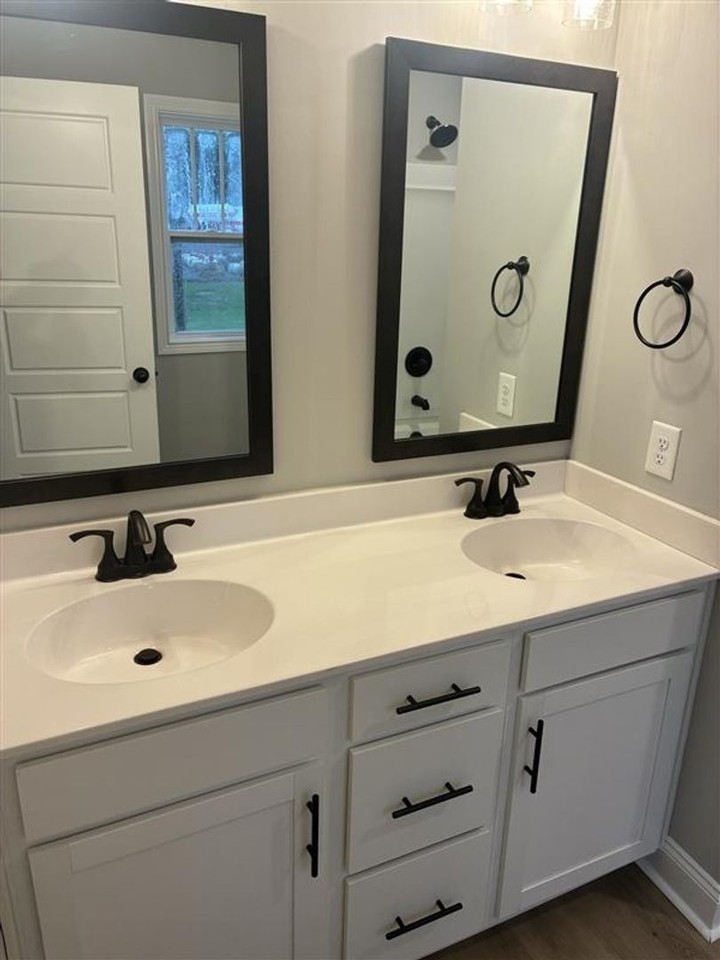 1377 Crossland Ave - Photo 7 of 22