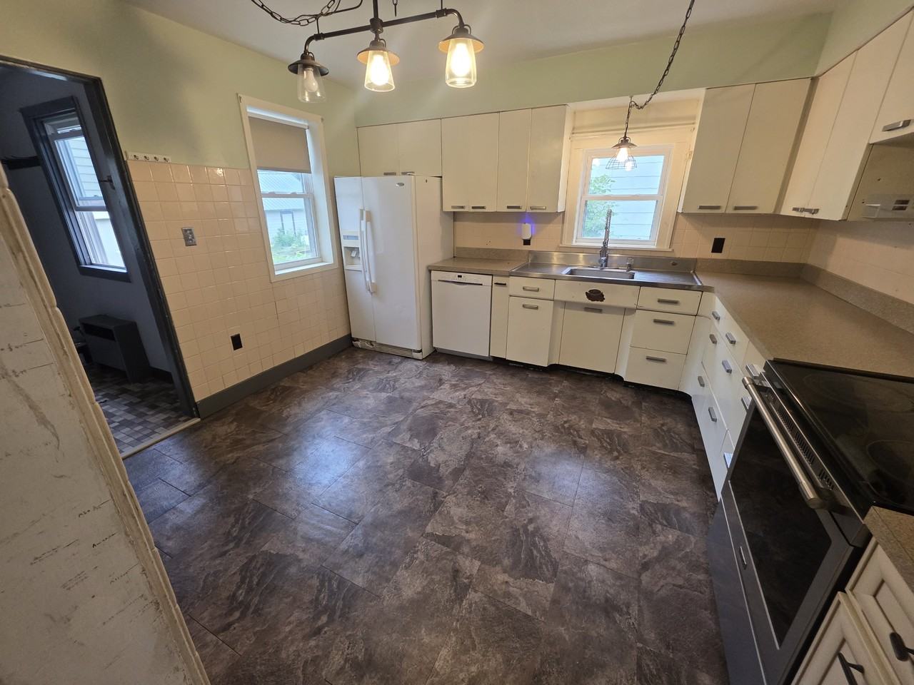 2305 2nd Ave W #1 - Photo 4 of 10