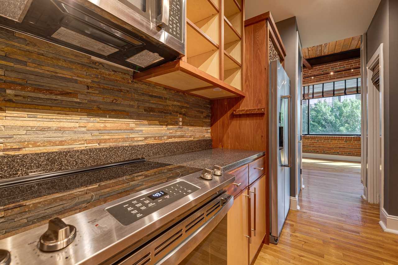 310 Arlington Avenue - 1Unit 429 #429 - Photo 7 of 29