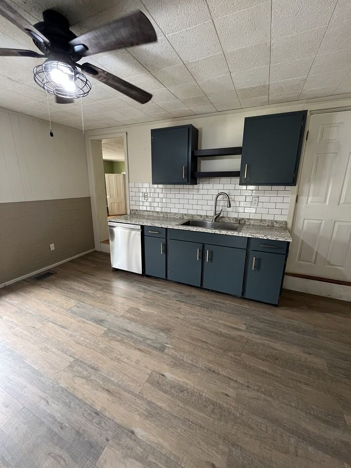 726 Sherman St - Photo 4 of 20