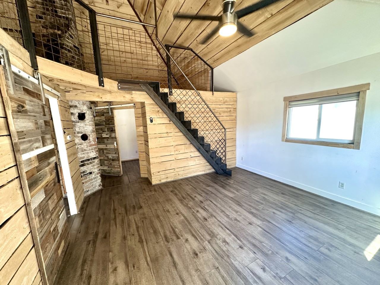 1040 W Columbia Ln #1040 - Photo 2 of 18