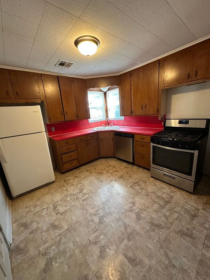 1213 N Garfield Ave - Photo 5 of 12