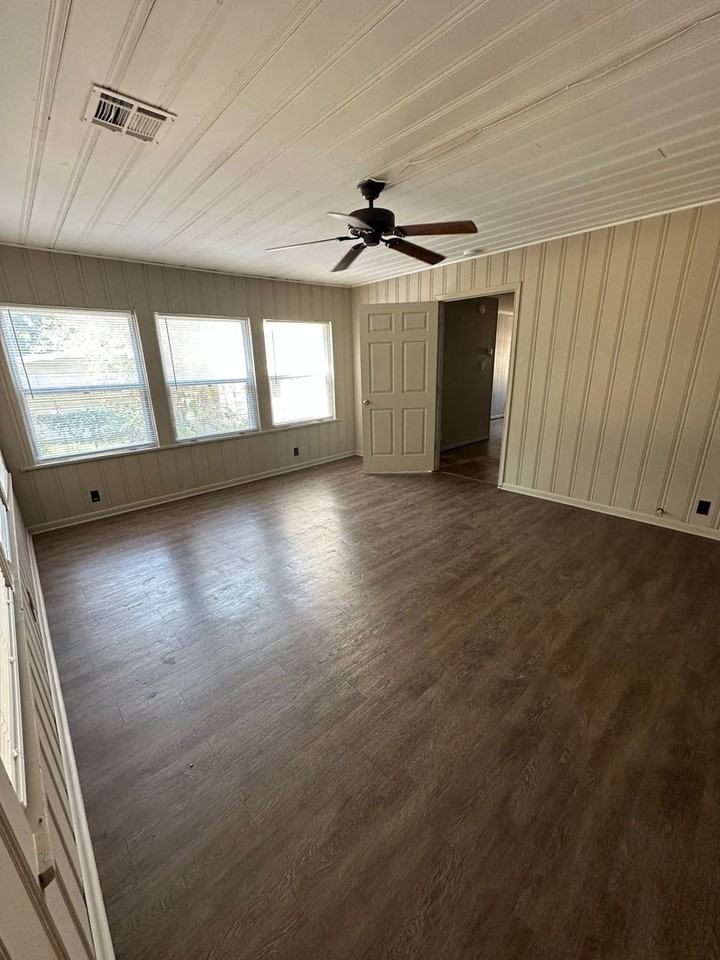 1213 N Garfield Ave - Photo 7 of 12