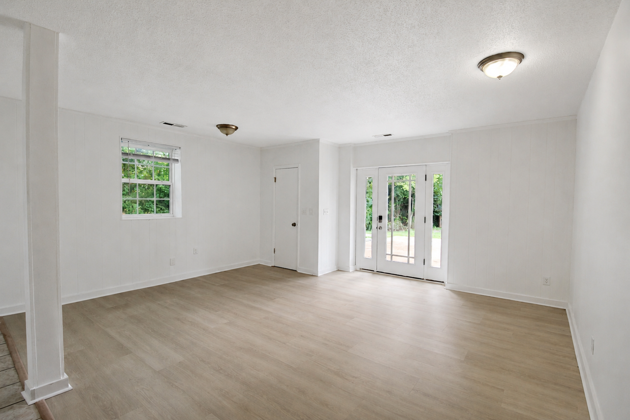 3990 Seven Springs Rd - Photo 3 of 20