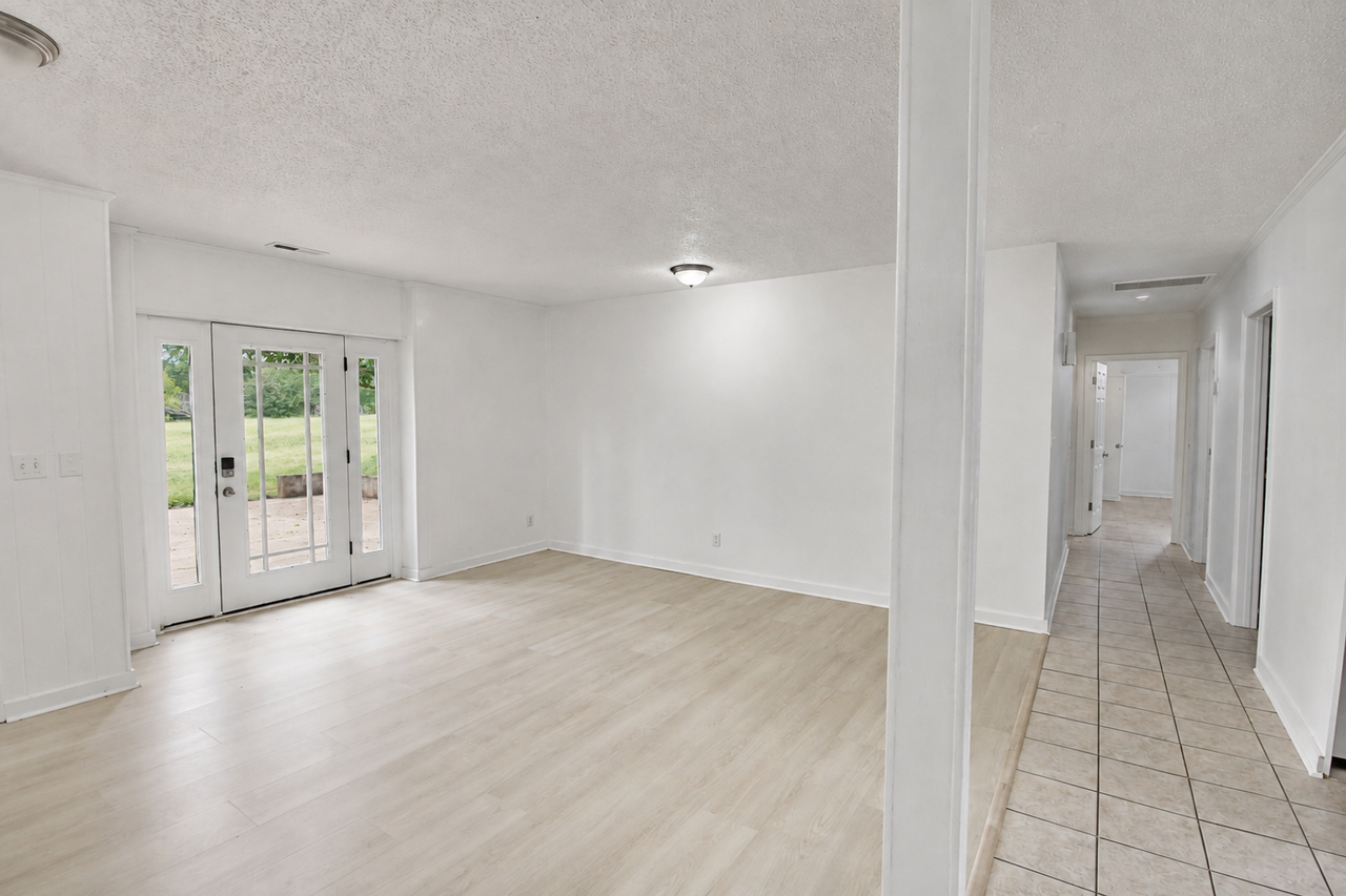 3990 Seven Springs Rd - Photo 4 of 20