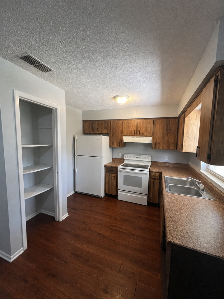 27177 Simona Ave - Photo 3 of 14