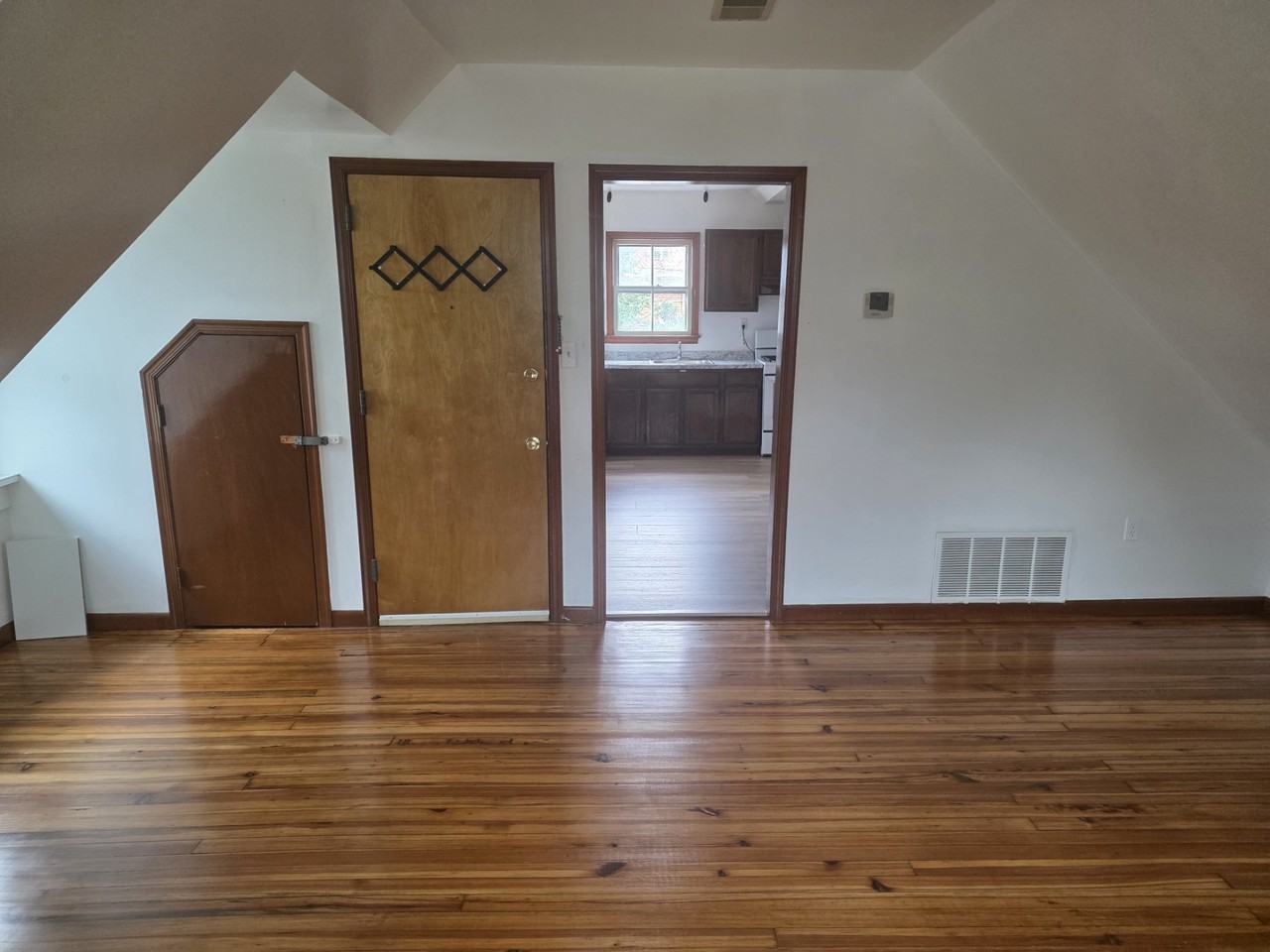163 King George St #4 - Photo 3 of 6