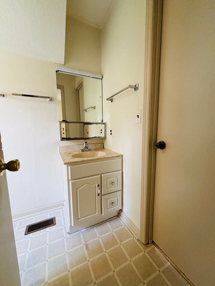 276 Jennelle Rd. - Photo 5 of 34