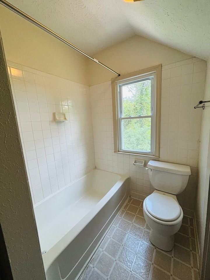 276 Jennelle Rd. - Photo 7 of 34