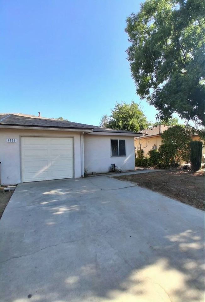 4724 W Ashlan Ave - Photo 2 of 22