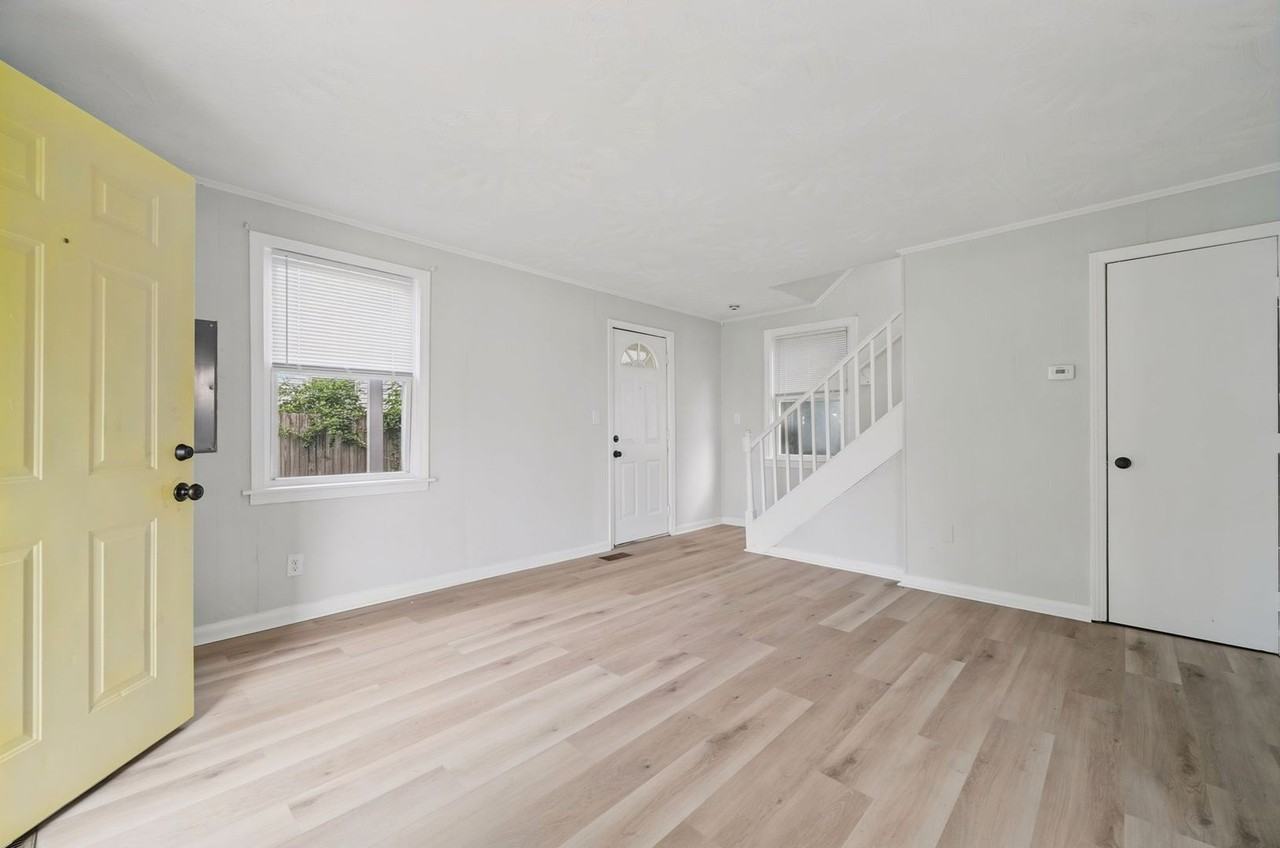 1512 Rolfe Pl - Photo 5 of 25
