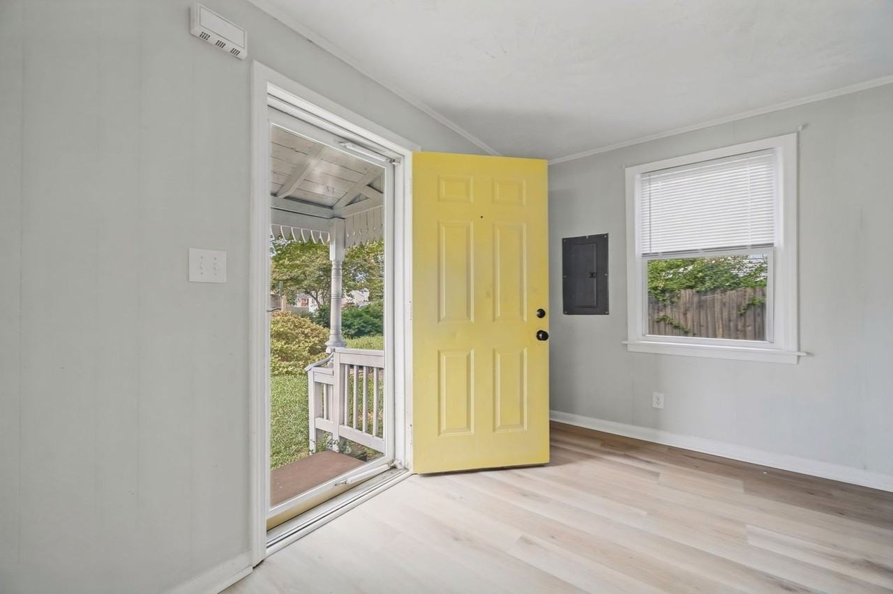 1512 Rolfe Pl - Photo 6 of 25