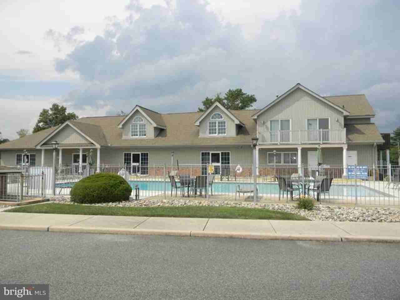 Harlen Court Rentals: Premier Vineland Living with Exceptional Space and Amenities - Photo 3 of 50