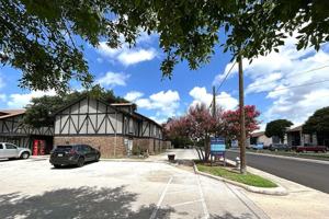 featured image of 2803 Woodbury St