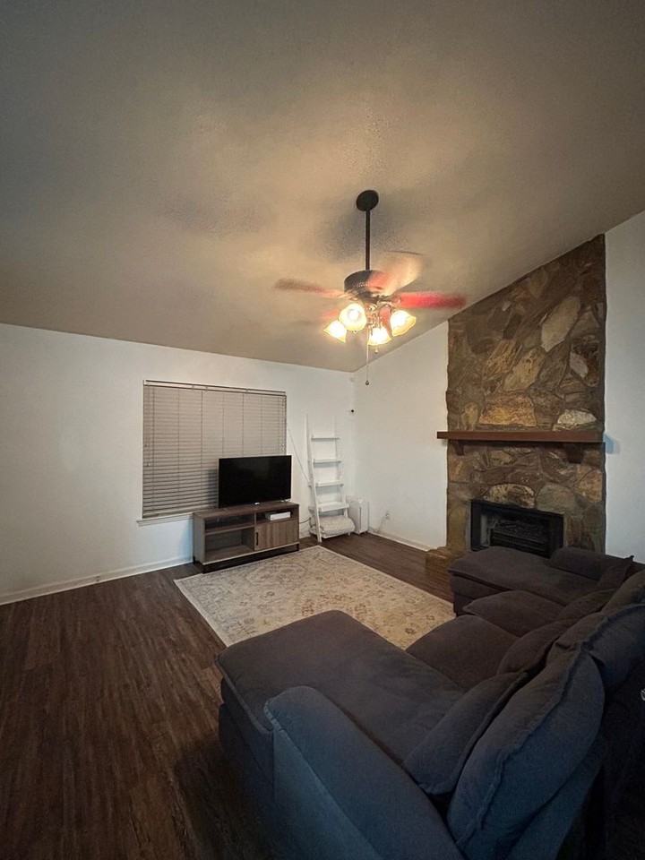 109 Live Oak Cir - Photo 5 of 33