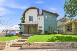 featured image of 603 W 30th St