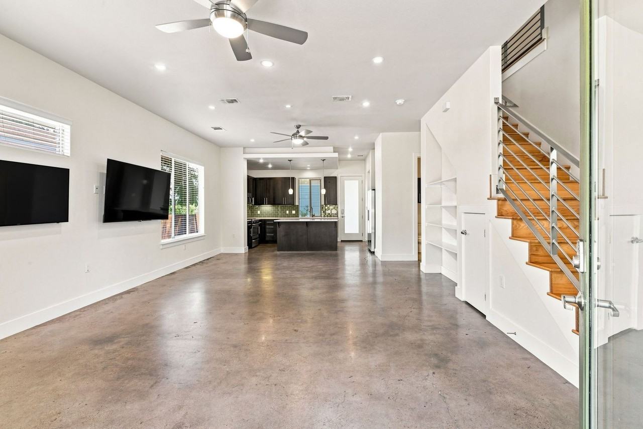 603 W 30th St - Photo 6 of 50