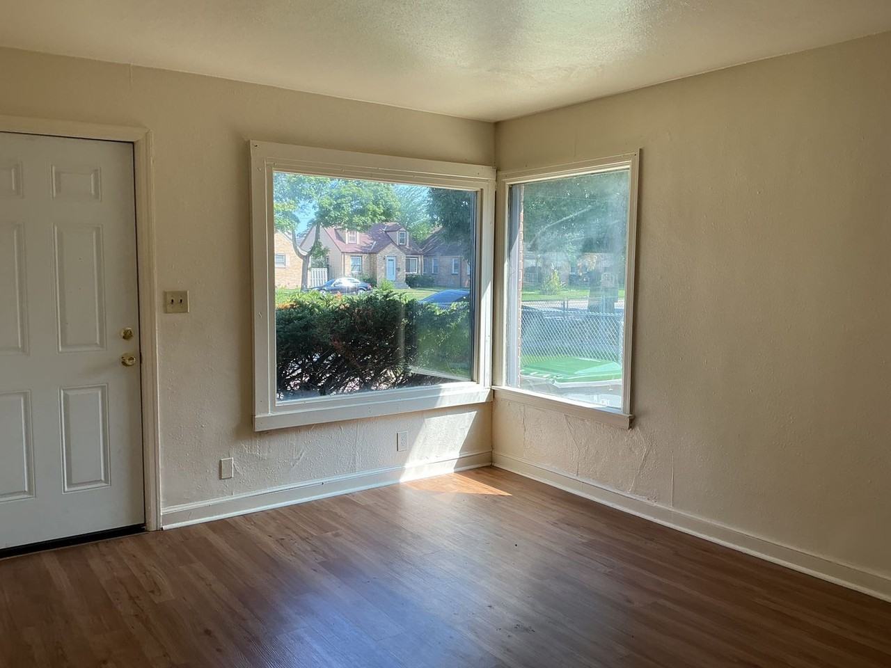 4639 N Sherman Blvd - Photo 2 of 11
