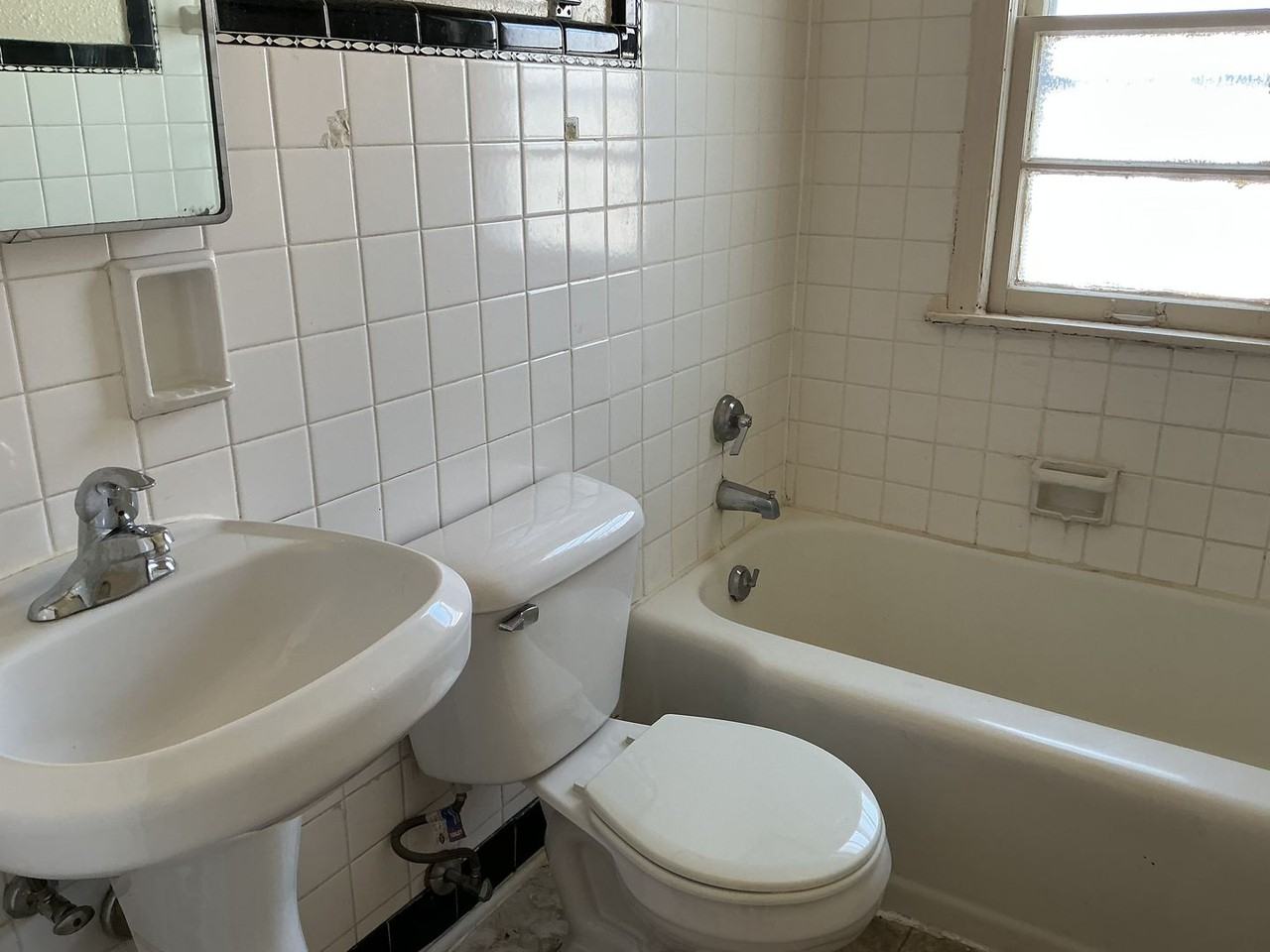 4639 N Sherman Blvd - Photo 4 of 11