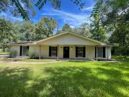 featured image of 205 Pleasant St
