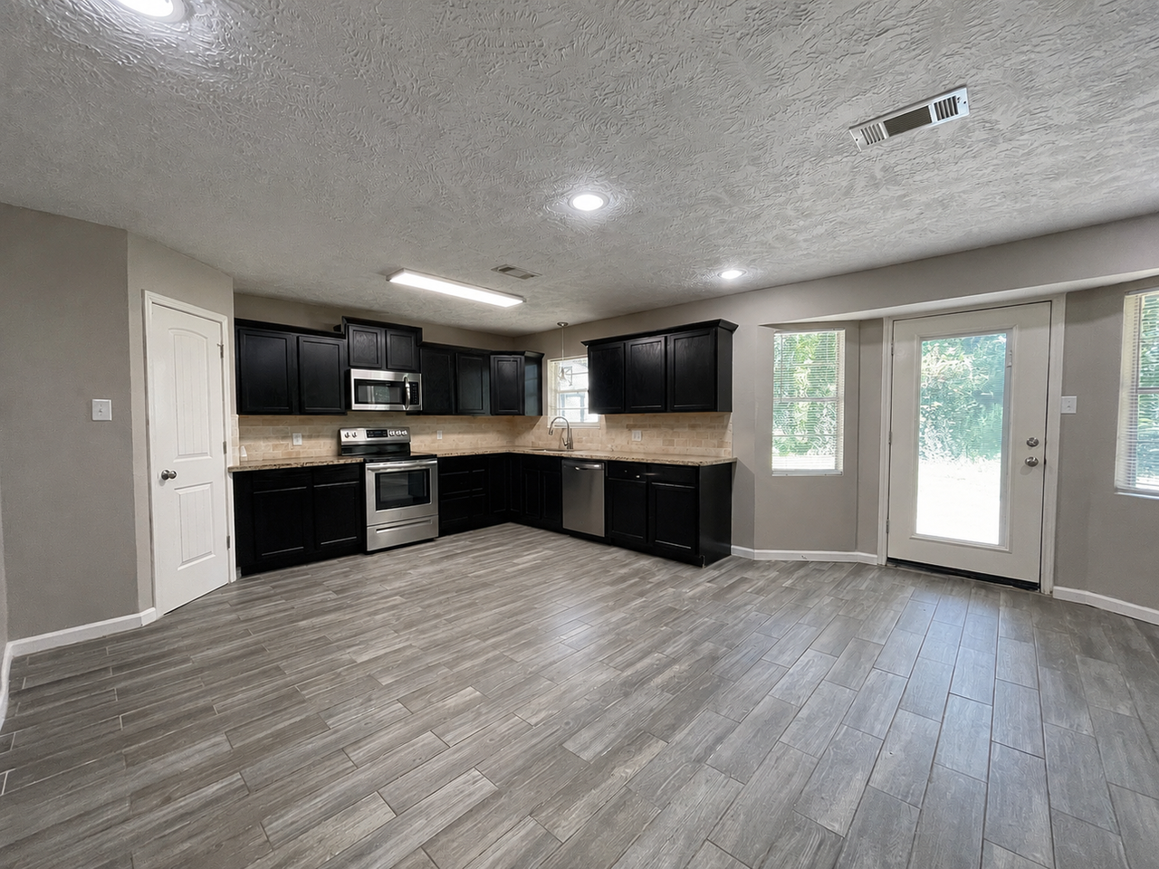 205 Pleasant St - Photo 3 of 14