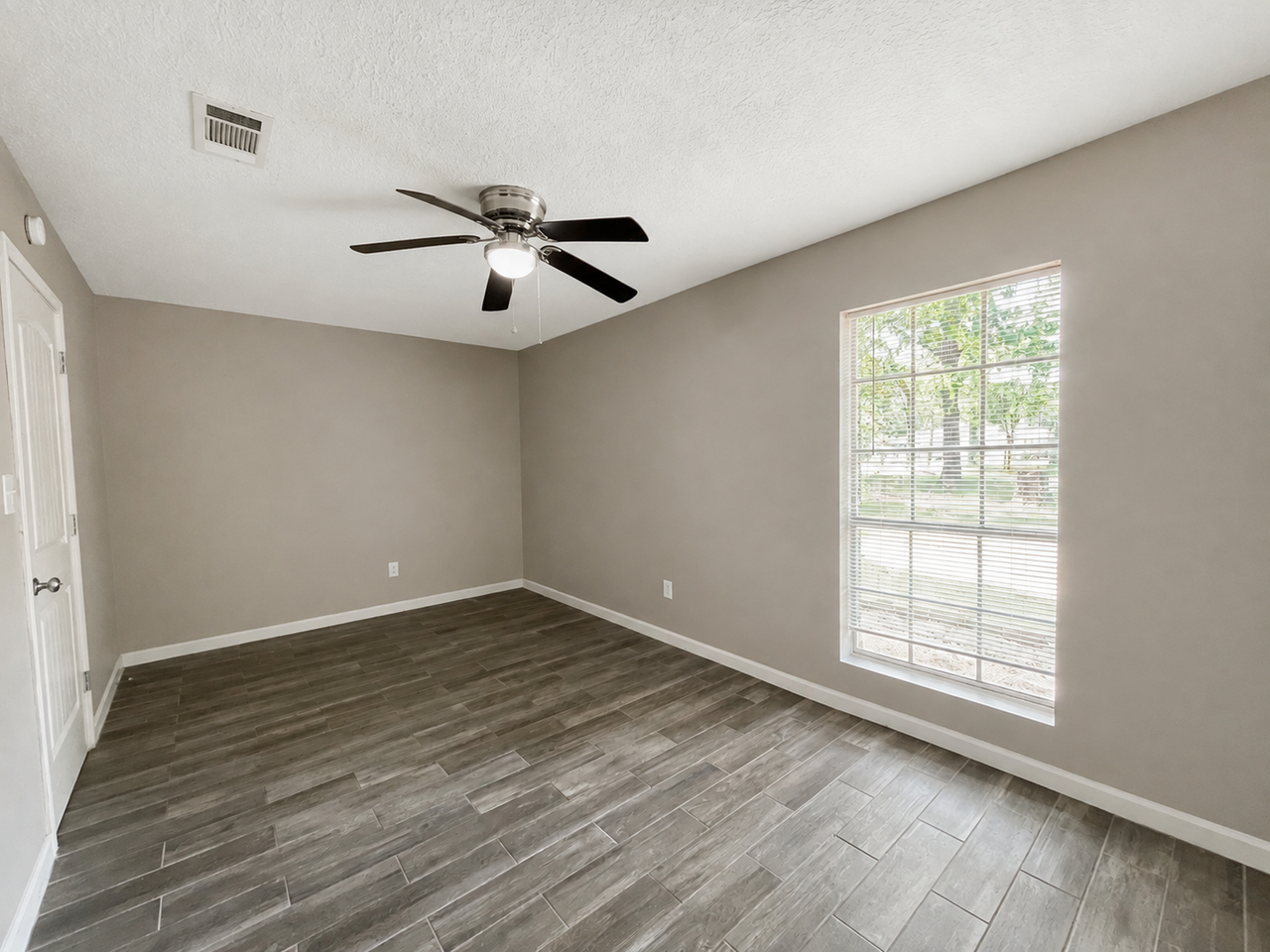205 Pleasant St - Photo 5 of 14