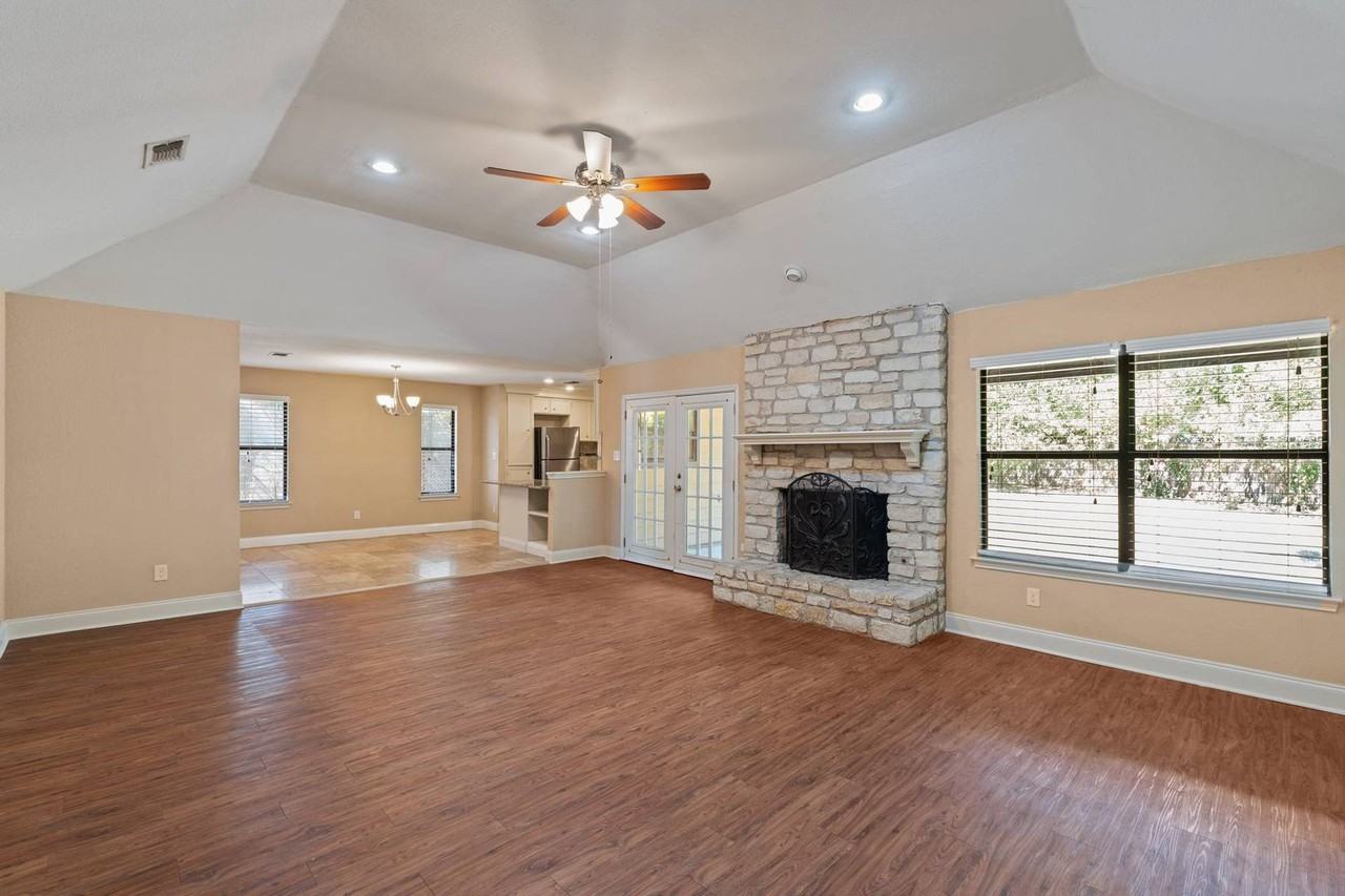 4906 Tannehill Ln - Photo 4 of 33