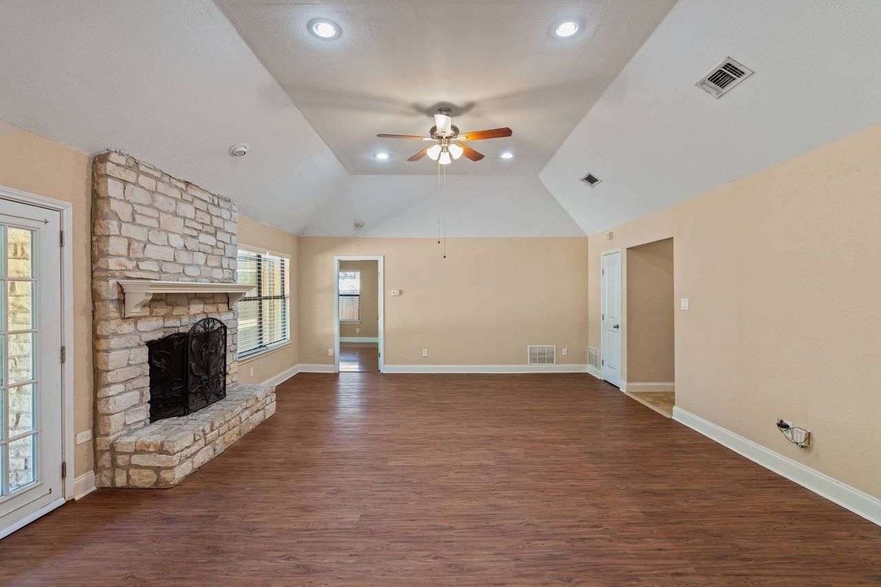 4906 Tannehill Ln - Photo 6 of 33