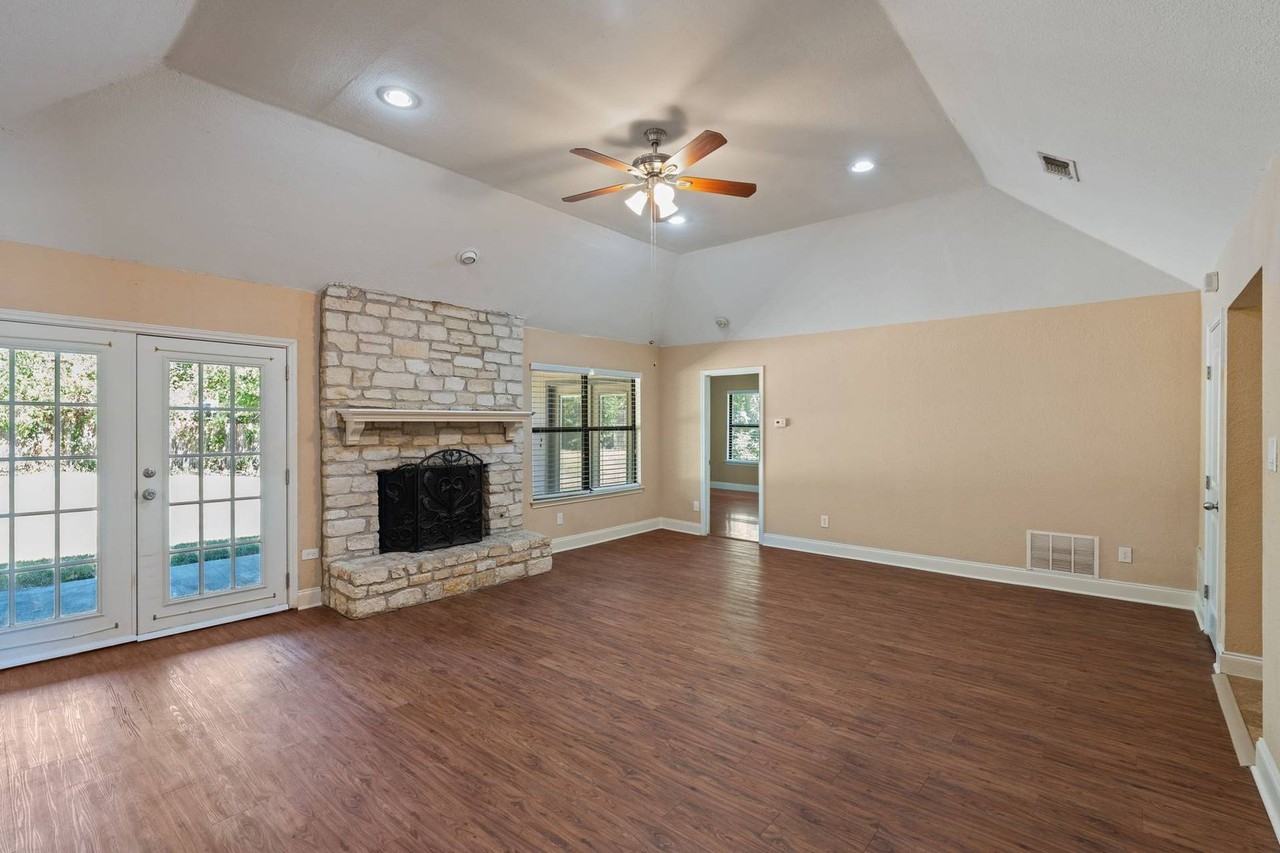 4906 Tannehill Ln - Photo 7 of 33