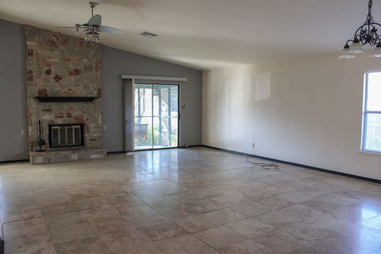 4222 Clear Lake Dr - Photo 5 of 33