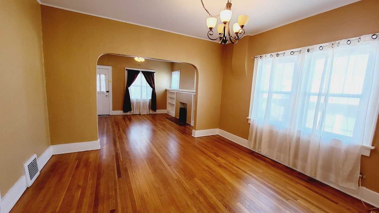 2720 Gold Ave - Photo 4 of 22