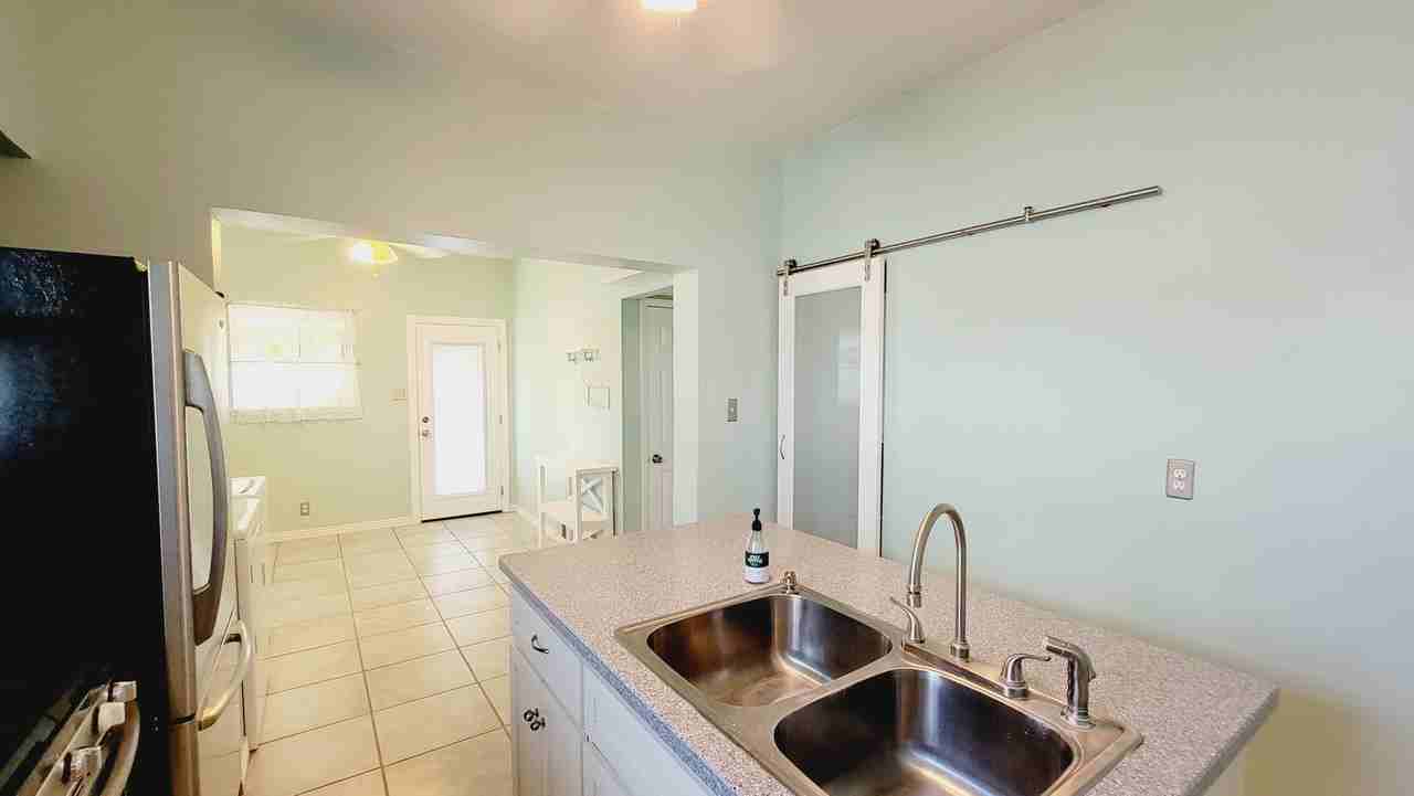 2720 Gold Ave - Photo 7 of 22