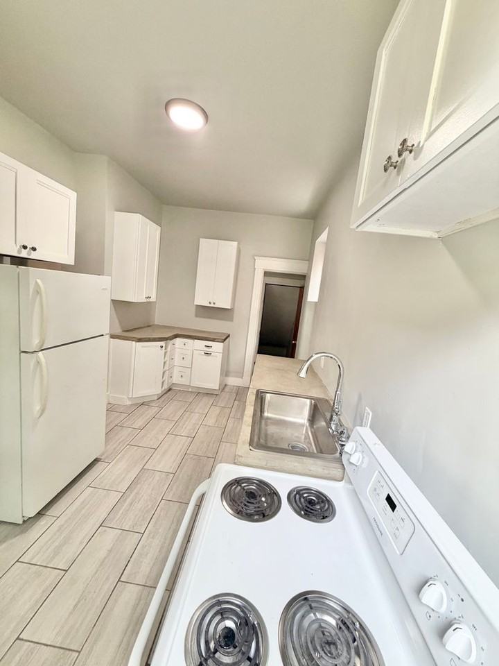 1748 Queen City Ave - Photo 6 of 13