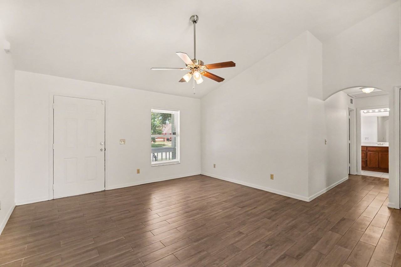 934 Westport St Se - Photo 2 of 22