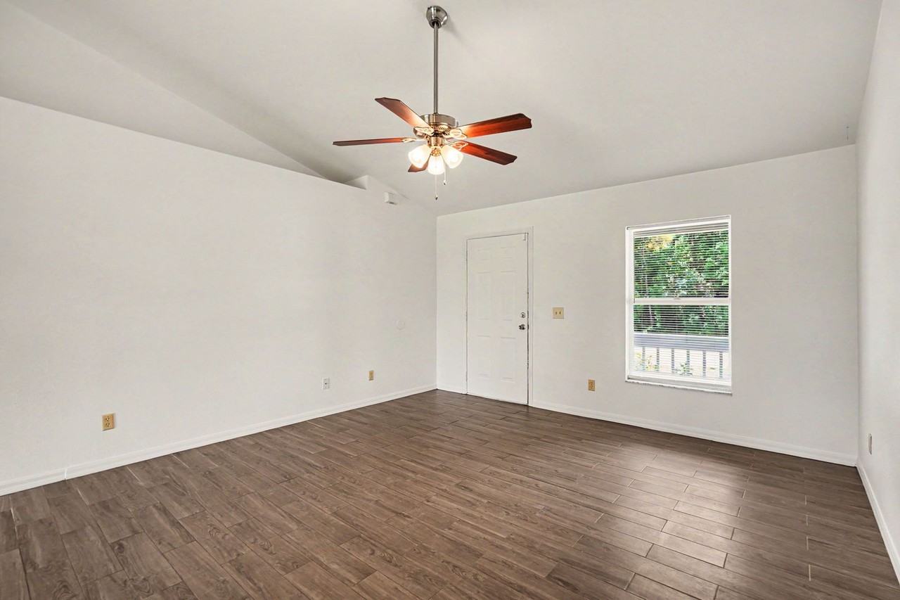934 Westport St Se - Photo 3 of 22