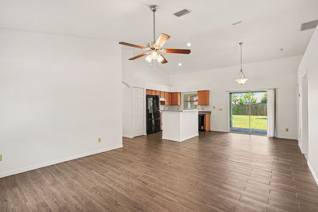 934 Westport St Se - Photo 4 of 22