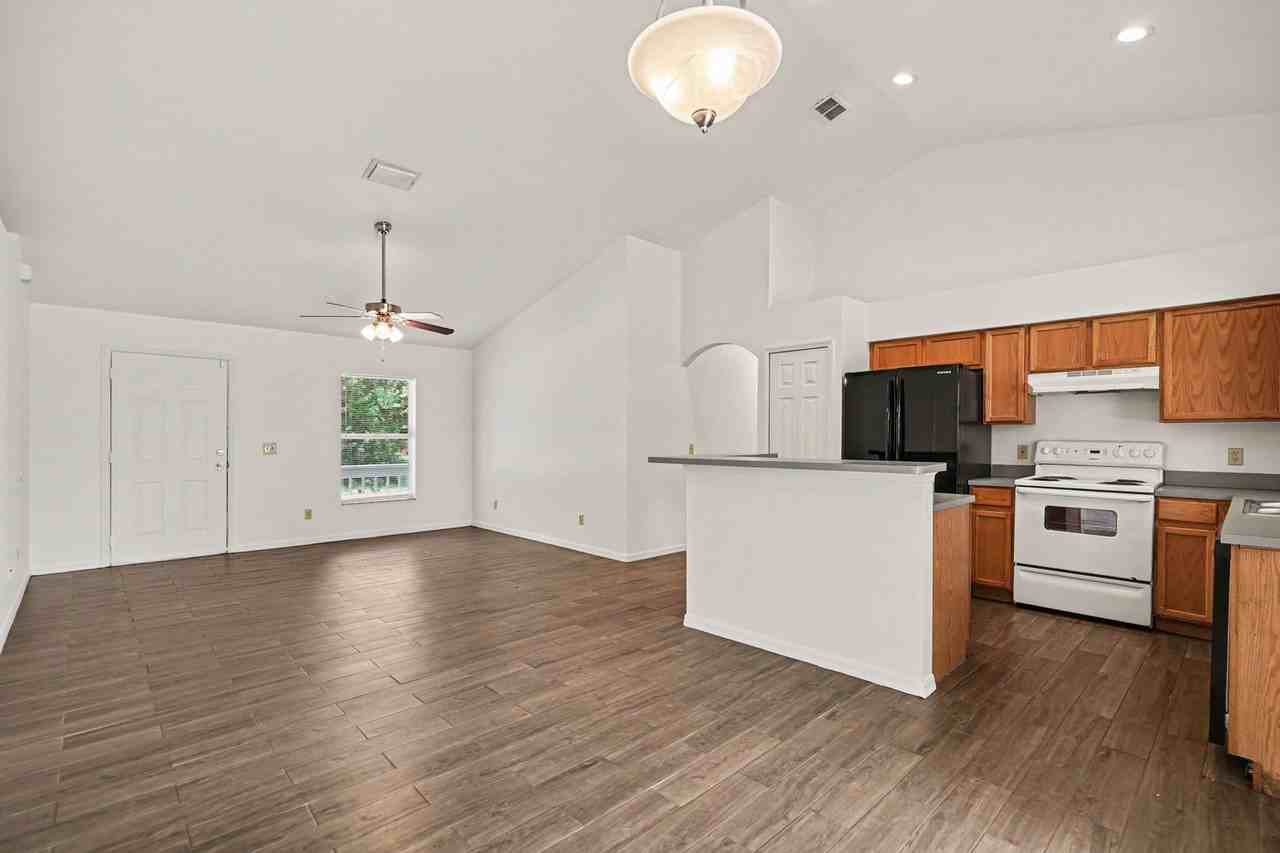 934 Westport St Se - Photo 5 of 22