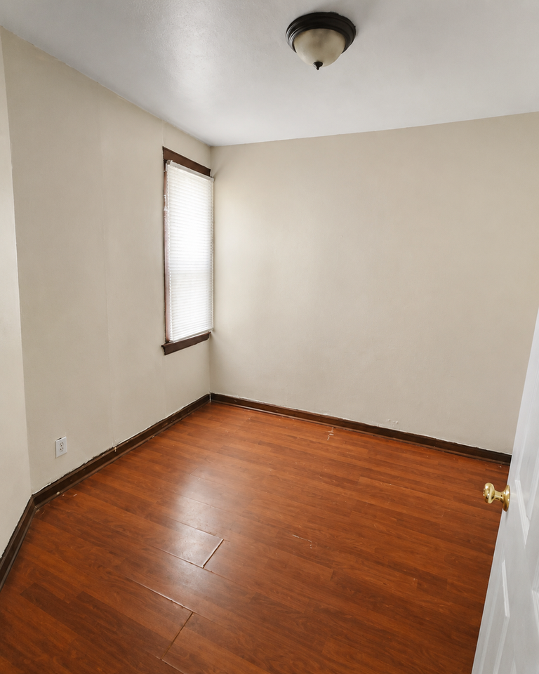 5031 S Elizabeth St - Photo 4 of 7