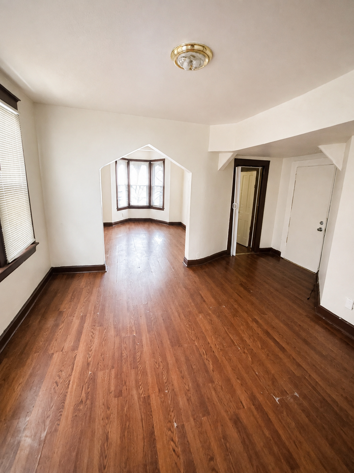 5031 S Elizabeth St - Photo 5 of 7