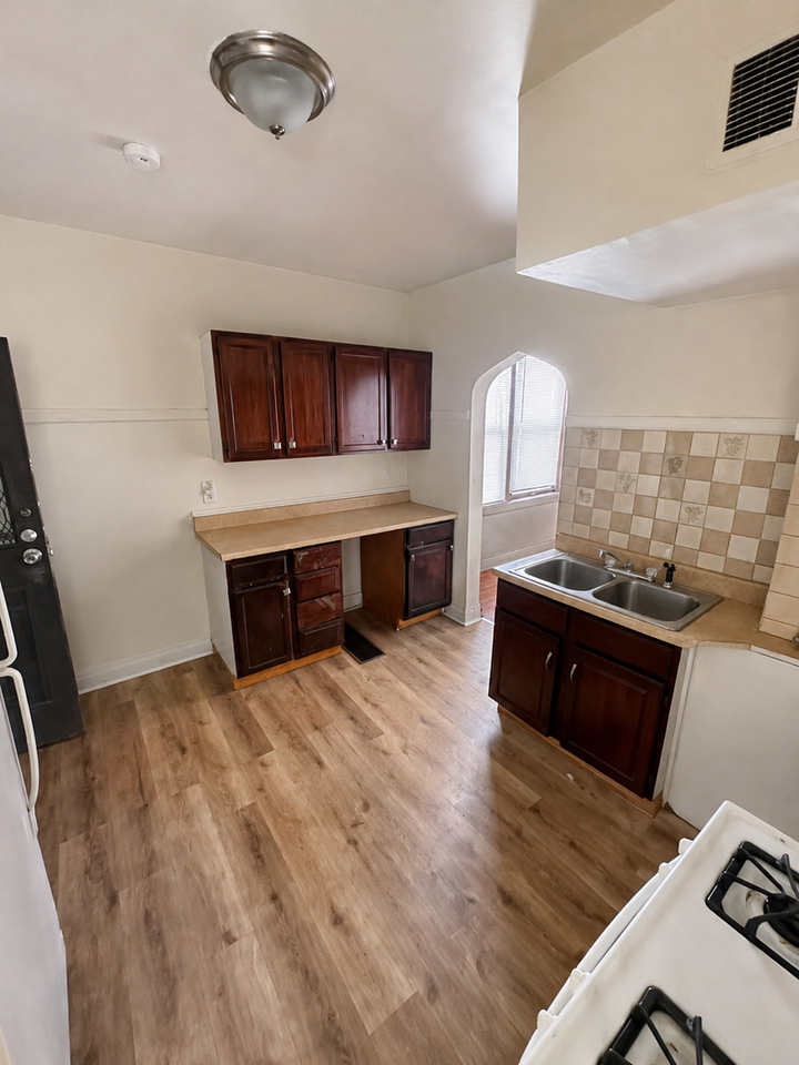 5031 S Elizabeth St - Photo 6 of 7