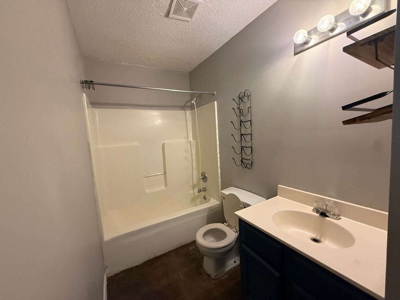 109 Matthews Dr - Photo 5 of 7
