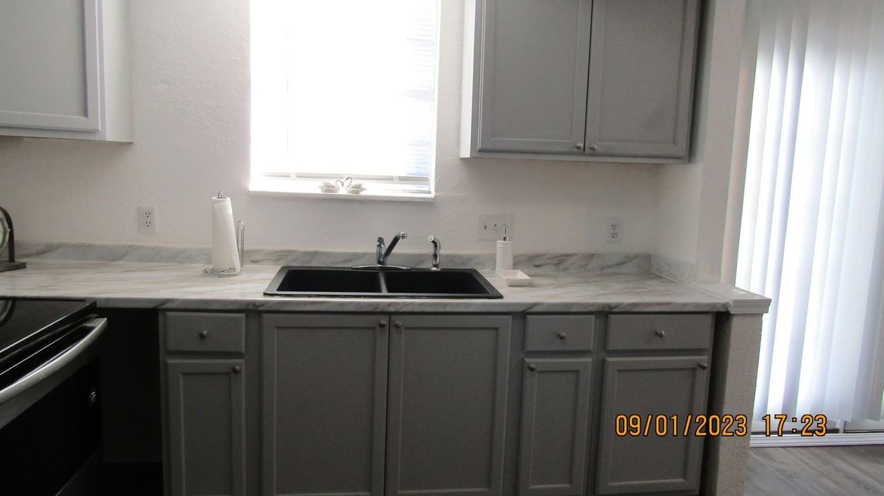 6414 Nw Birch Ave - Photo 7 of 45