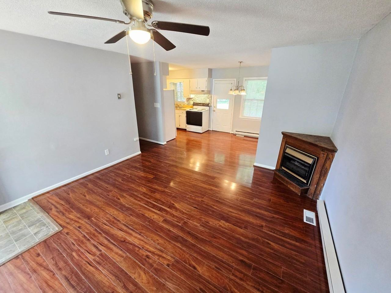 704 Broad St - Photo 4 of 19