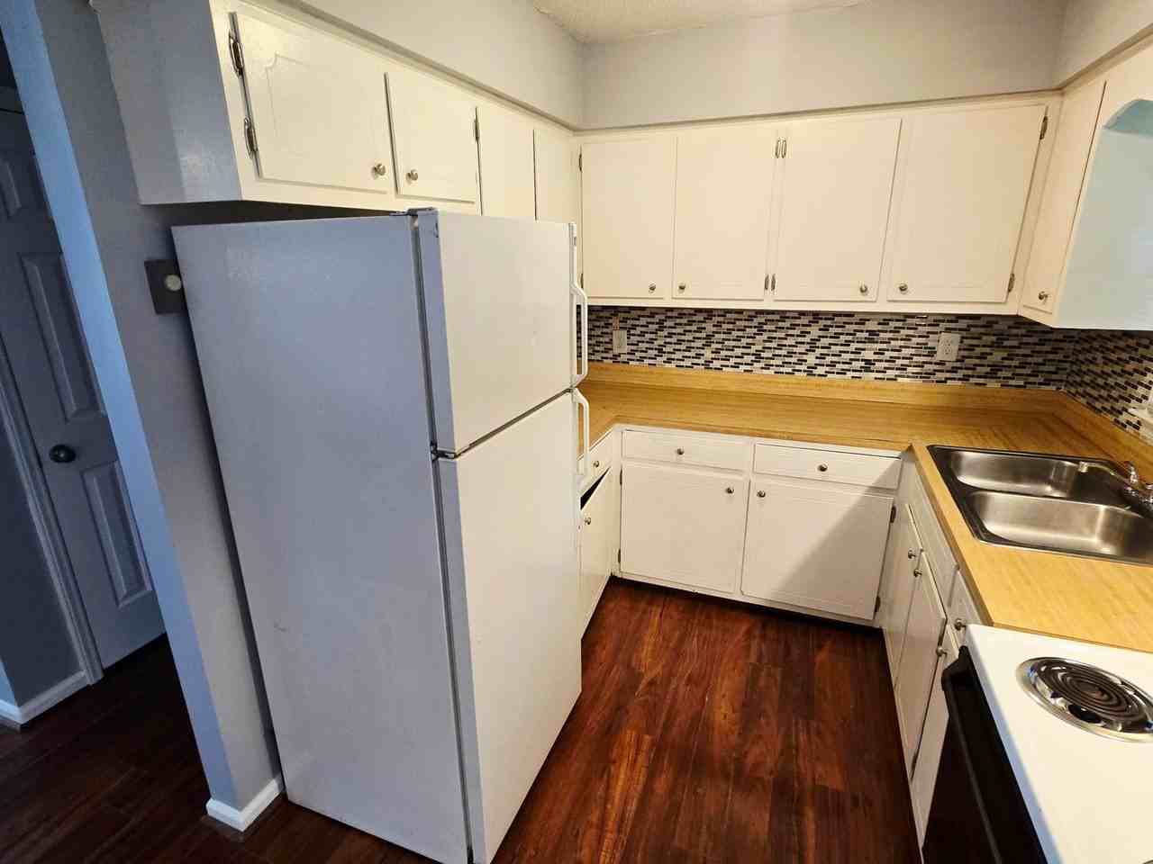 704 Broad St - Photo 5 of 19