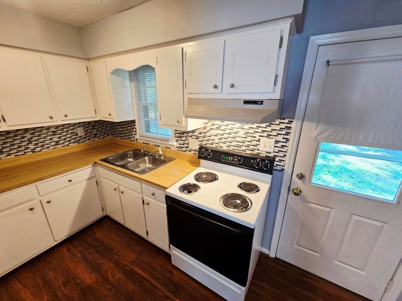 704 Broad St - Photo 6 of 19