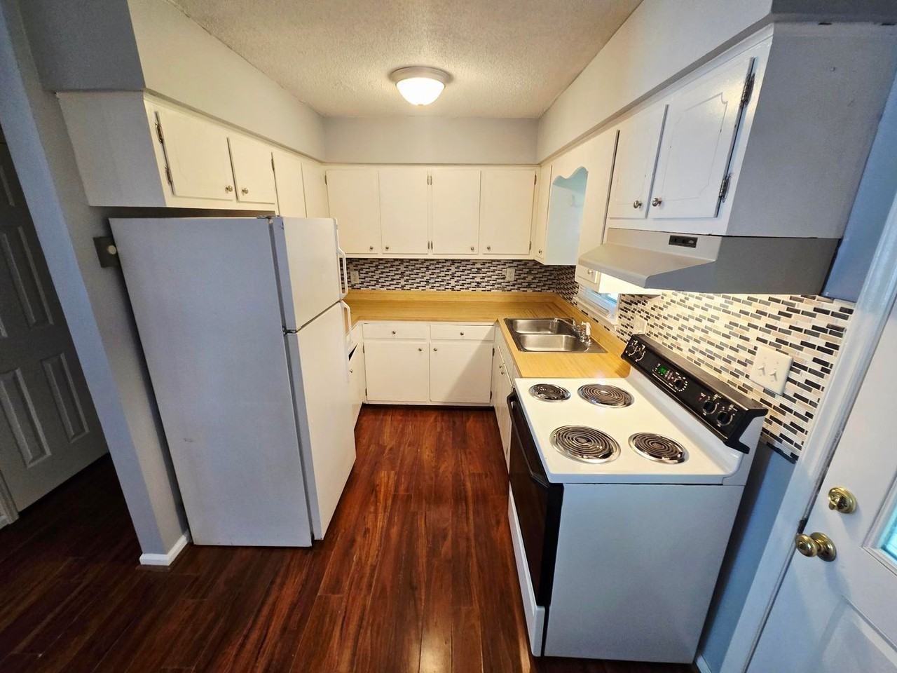 704 Broad St - Photo 7 of 19