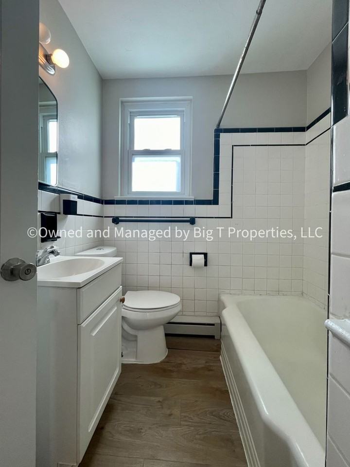 203 Marsh Ln - Photo 5 of 9