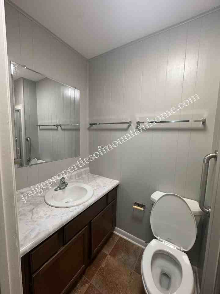 501 Lynette Ave - Photo 4 of 27