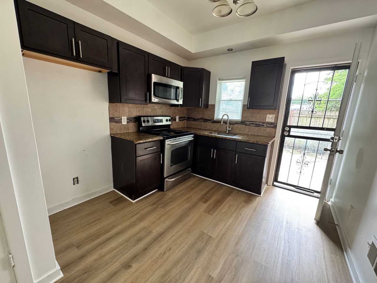 1238 W Firth St - Photo 6 of 26