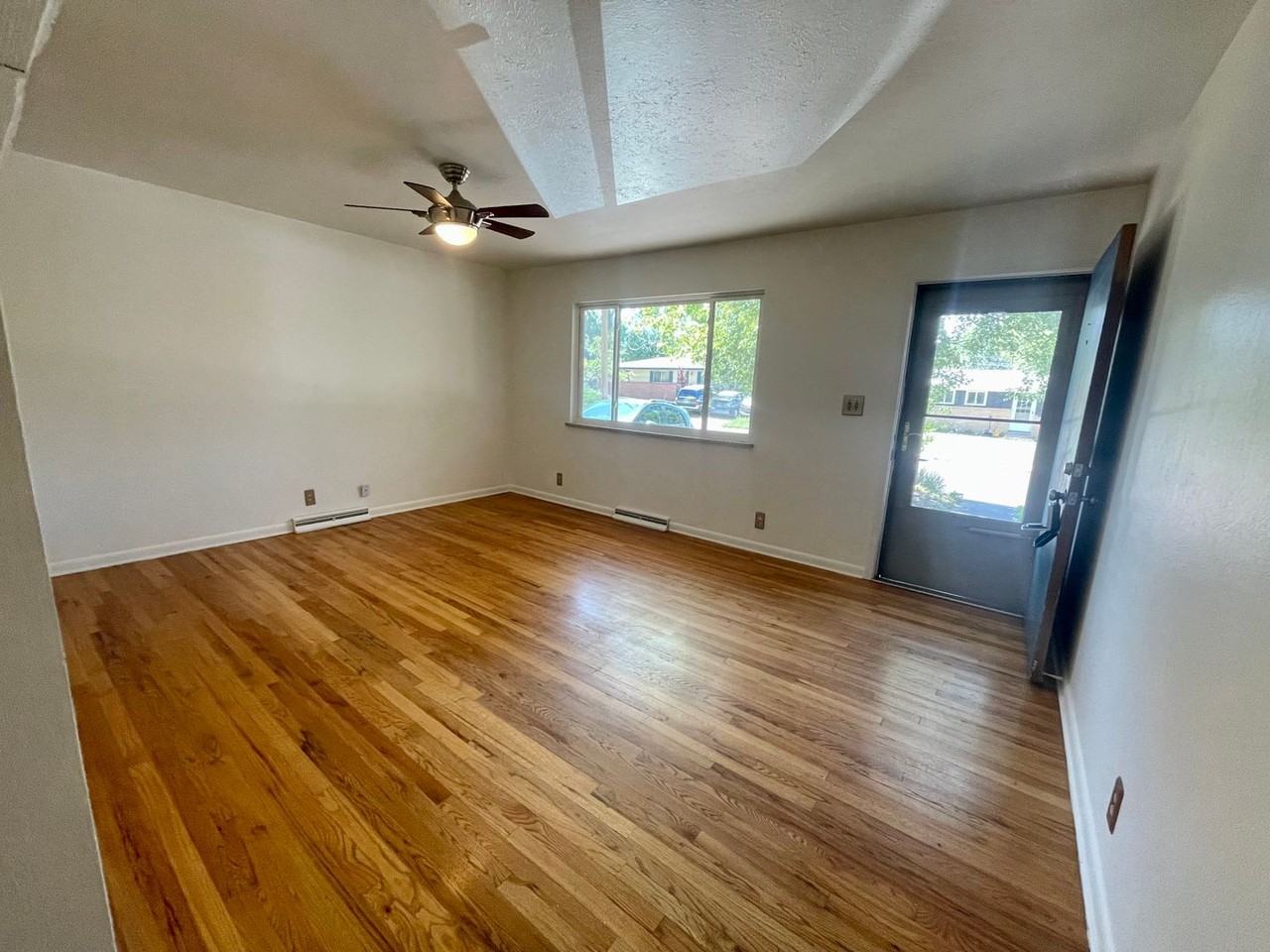 850 37th St - Photo 2 of 17